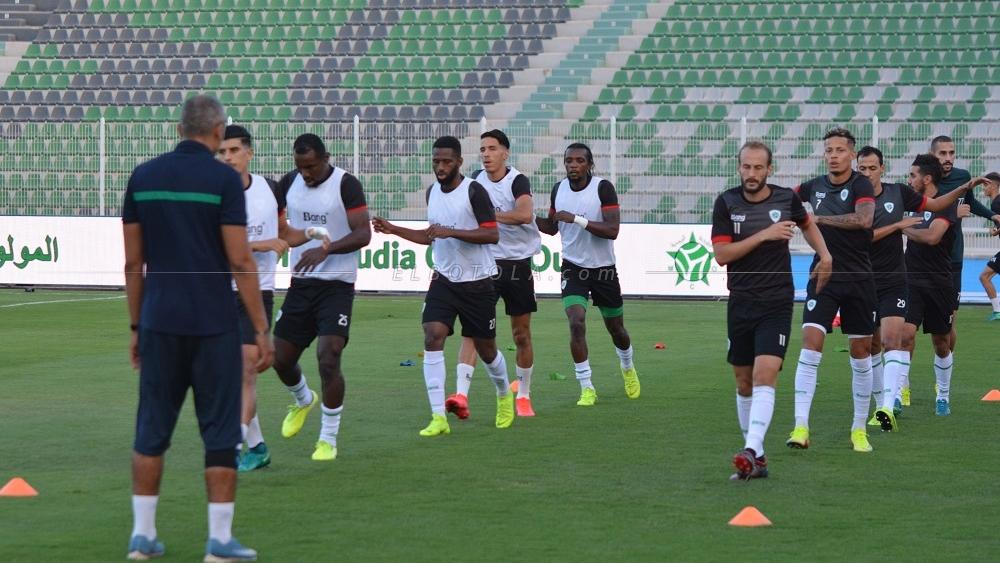 لاعبو مولودية وجدة مستاؤون من الرئيس هوار بسبب عدم توصلهم بمستحقاتهم المالية