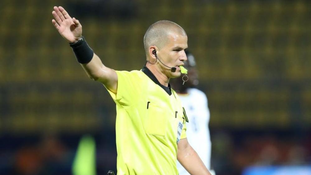 الجنوب أفريقي فيكتور غوميز حكماً للقاء الإياب بين الأهلي والوداد