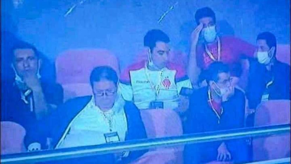 بعد إقصاء الوداد أمام الأهلي تساؤلات تُطرح بقوّة.. ما الجدوى من تواجد آيت منا والورزازي ووكيل لاعبين مع بعثة الفريق في مصر؟