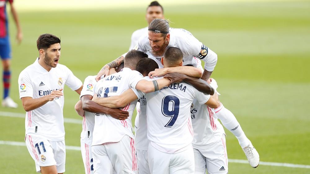 ريال مدريد يطيح ببرشلونة (1-3) في عقر داره ويتصدر "الليغا"