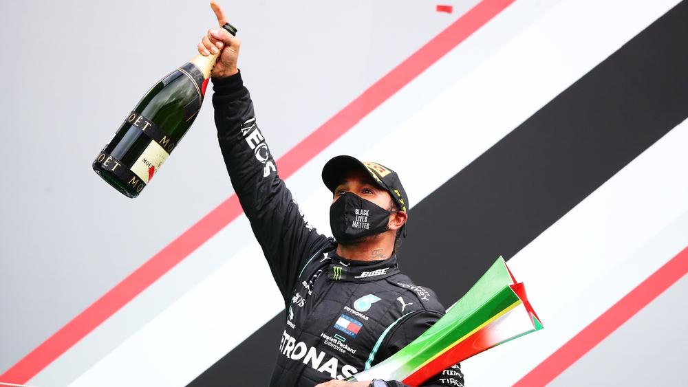 هاميلتون يفوز بسباق جائزة البرتغال ويحطم رقم شوماخر