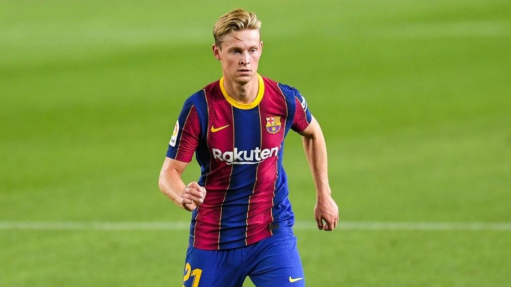 دي يونج: "كومان حذّرني من الاعتقاد بأنني في عطلة دائمة بمدينة برشلونة"