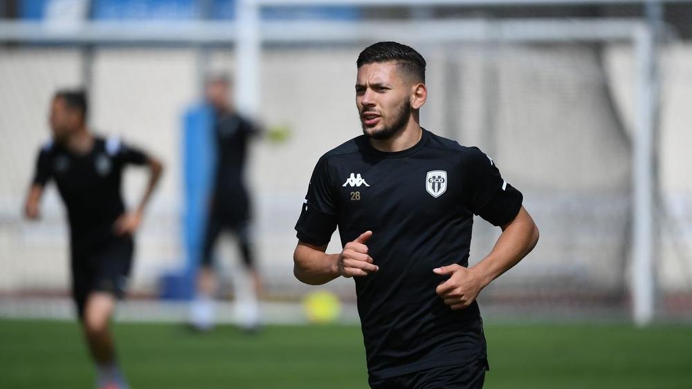 الحُكم بالسجن "مع وقف التنفيذ" على لاعب أنجيه الجزائري "الملالي" بعد إدانته بارتكاب أفعال "مخلة بالحياء"