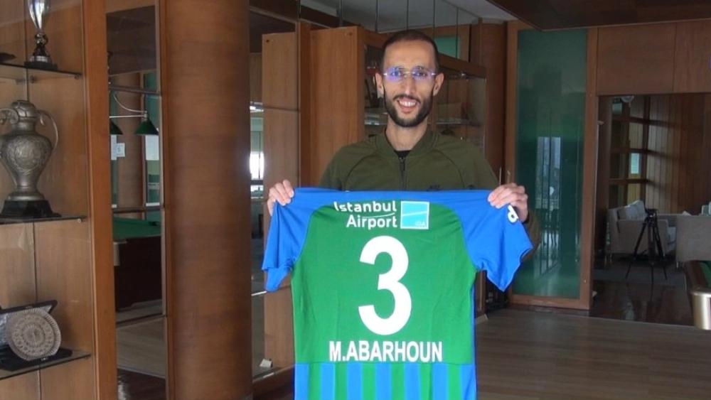 المدافع المغربي أبرهون يُصارع مرض "السرطان".. ويأمل التعافي والعودة سريعاً للملاعب