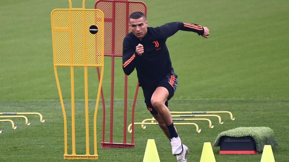 لاعب يوفنتوس السابق: "كريستيانو لا يحترم زملاءه في الفريق ولا الإيطاليين!"