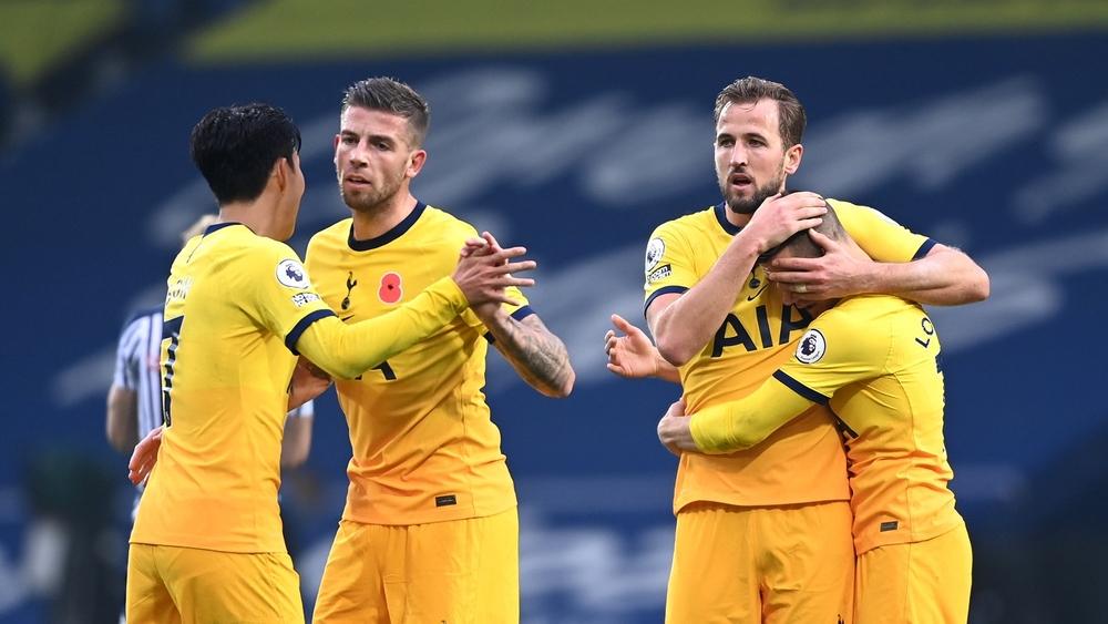 رأس هاري كين تقود توتنهام لصدارة الدوري الإنجليزي "مؤقتا"