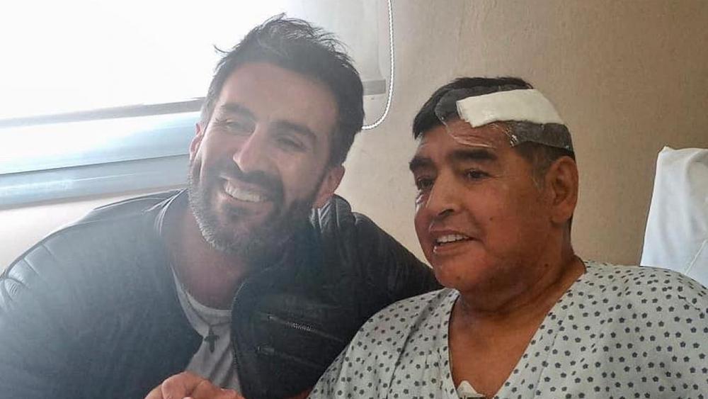 بعد خضوعه لعملية جراحية في "المخ".. مارادونا يحصل على التصريح الطبي لمغادرة المستشفى