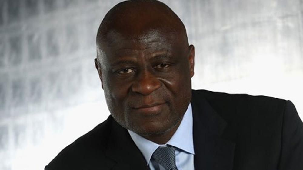 أحمد أحمد يترك "مؤقتًا" أعمال رئيس "الكاف" لنائبه الأول