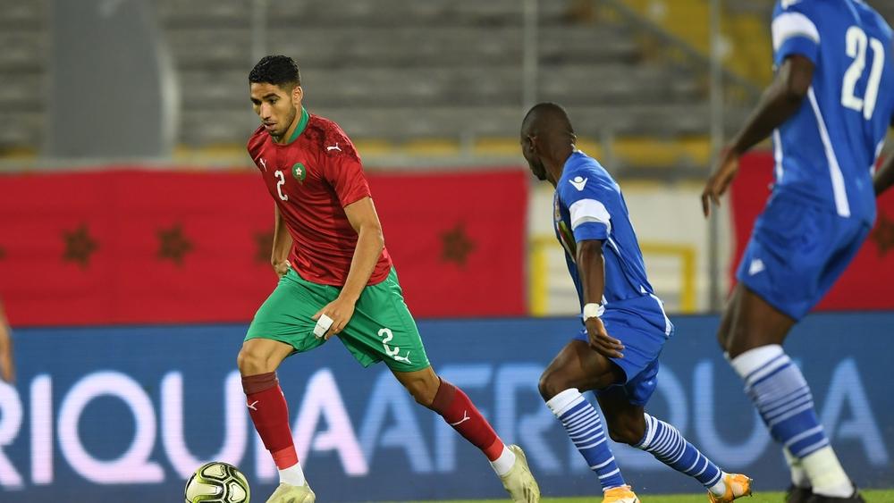 حكيمي يُغادر مواجهة "الأسود" أمام أفريقيا الوسطى مُصاباً