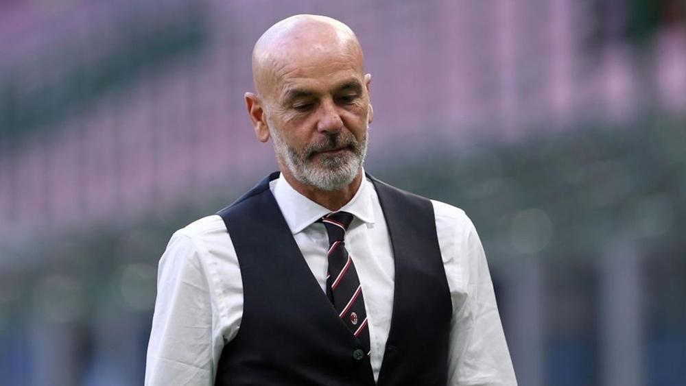 ميلان يعلن إصابة مدربه بيولي بفيروس "كورونا"