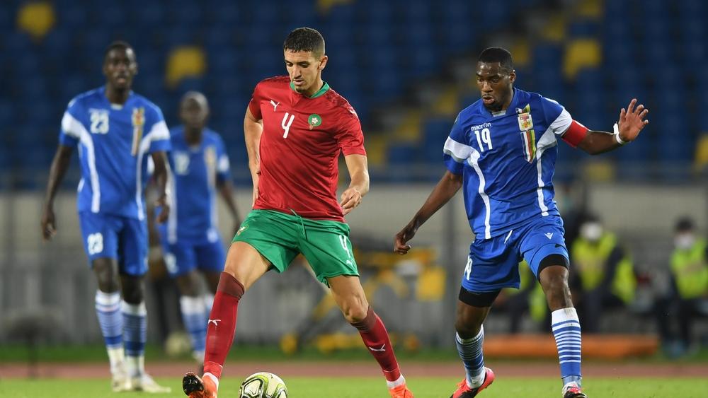 مغاربة ينهالون بالانتقادات على فضال ويُسائلون مردوده الدفاعي أمام أ.الوسطى