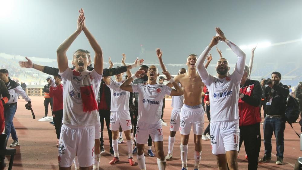 عبارات "الشكر والثناء" تؤثث حسابات لاعبي الوداد على مواقع التواصل بعد رحيل الحداد صوب الخور القطري