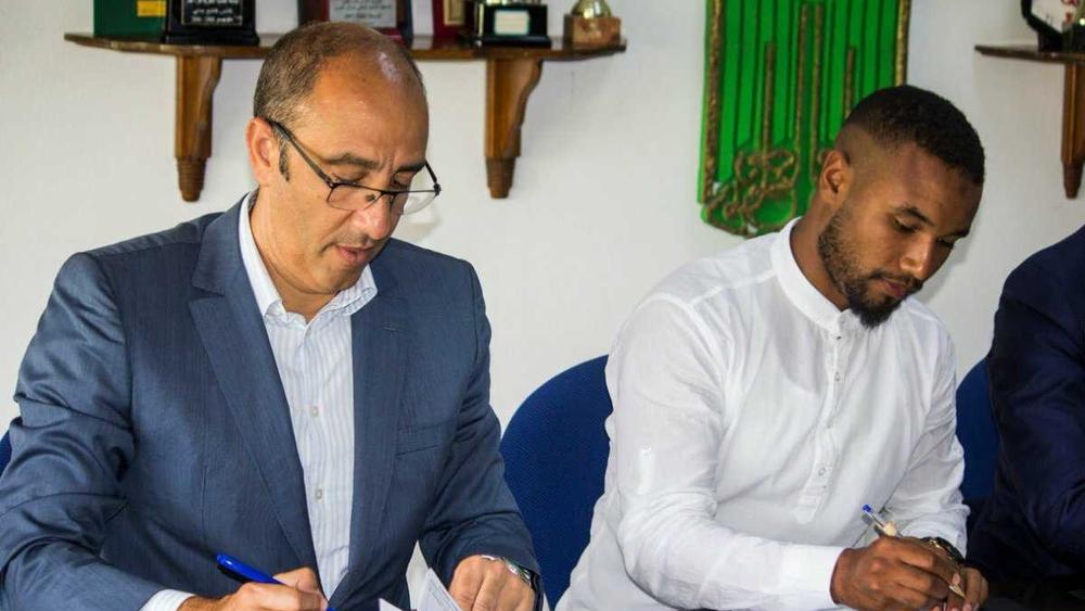 خاص/ الزيات يقرر خصم نسبة 30% من منحة التوقيع السنوية للاعبي الرجاء