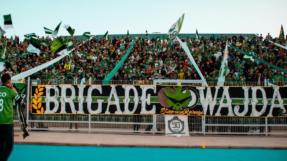 فصيل "بريغاد وجدة" يطالب برحيل الرئيس هوار ومكتبه المسير وسط التفريط "الوشيك" في "ركائز الفريق"