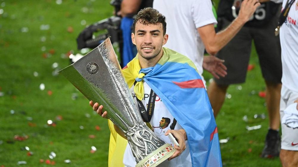 الحدادي: "الدوري الأوروبي رفقة إشبيلية هو الأقرب والأغلى بالنسبة لي رغم تتويجي سابقا مع البارسا"