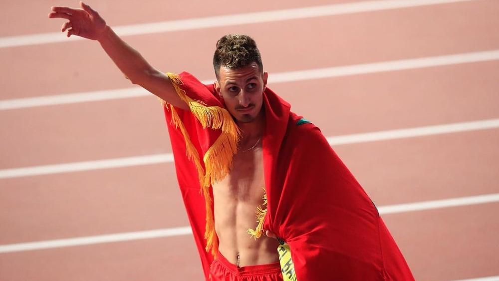 العداء المغربي سفيان البقالي يعلن عن إصابته بـ"فيروس كورونا"