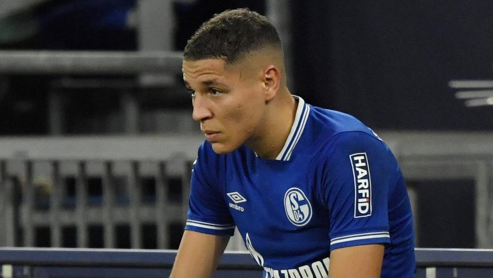 المدير الرياضي لشالكه ينتقد حارث ويؤكد: "ما قام به سلوك غير مقبول"