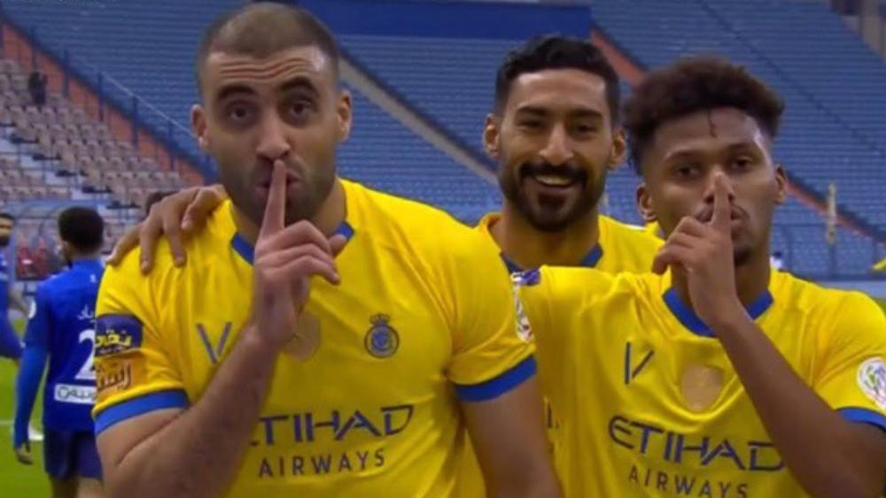 "احتفالية" حمد الله تثير "السخرية" بعد الخسارة في "ديربي الرياض" والنصر يتراجع للمركز ما قبل الأخير في الدوري السعودي