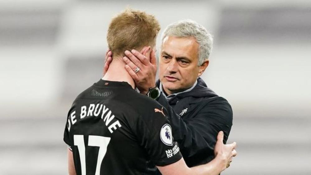 مورينهو يُخطِّط لِكبْحِ جِماح زياش وتضييق الخِناق عليه مُستلهما من تجربة تعطيل دي بروين