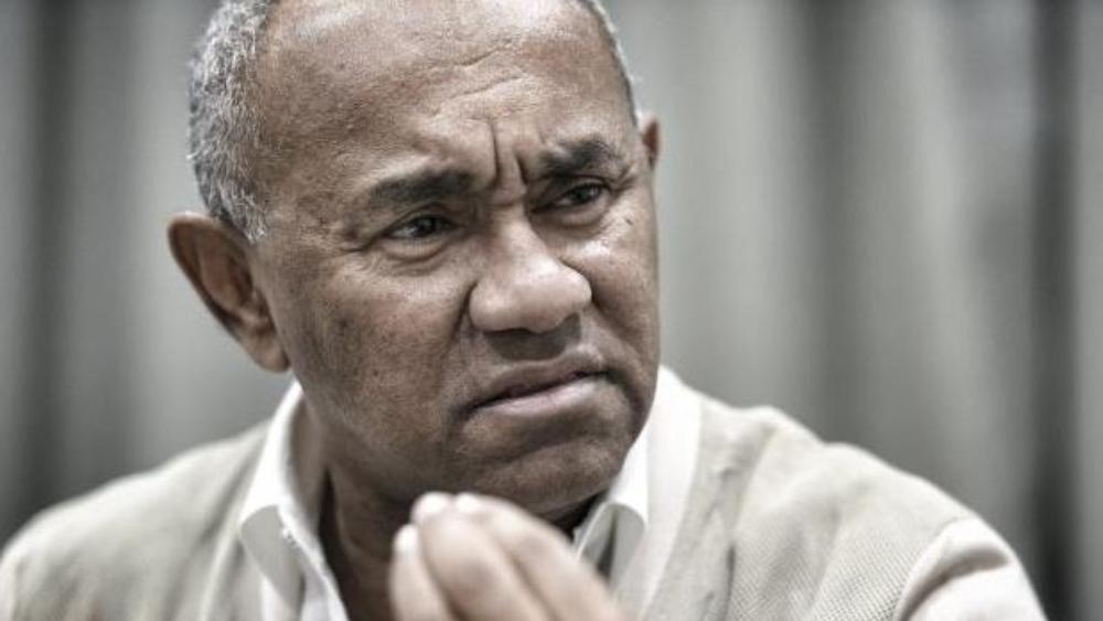 أحمد أحمد يطعن في قرار توقيفه من طرف "الفيفا" ويكتب: "كرة القدم الأفريقية تتعرض للهجوم!"