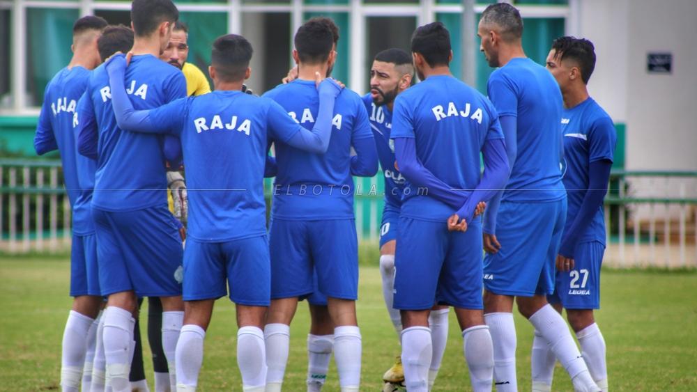 لاعبو الرجاء يتوصلون بجزء "بسيط" من المنح السنوية وينتظرون صرف منحة الفوز بالبطولة