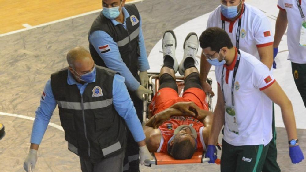 بعد تعرُّضه لارتجاج في المخ أمام أوغندا.. جامعة السلة تؤكد بساطة إصابة لاعب المنتخب عمر العناني