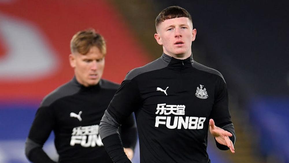 نيوكاسل يبلغ لاعبيه بعدم الحضور إلى التدريبات بسبب "كورونا"