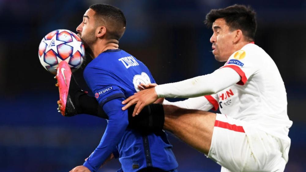 سابقة.. حكم يُدير "عن بعد" تقنية الـ"VAR" من دولة مختلفة خلال مواجهة إشبيلية وتشيلسي!