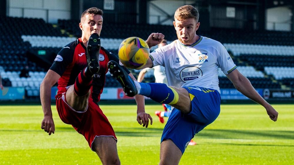 بعد خرقهما قواعد "مكافحة كورونا" وتسببهما في تأجيل بعض المباريات.. الاتحاد الاسكتلندي يعاقب ناديين بـ"الخسارة 3-0" وأداء غرامة كبيرة