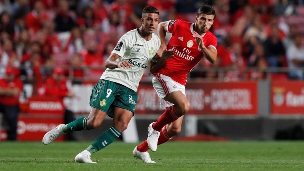 شبهات في "صفقة حشادي" بالبرتغال.. بنفيكا مُتّهم بتمويل انتقاله إلى سيتوبال لمنع غريمه سبورتينغ من التعاقد معه!