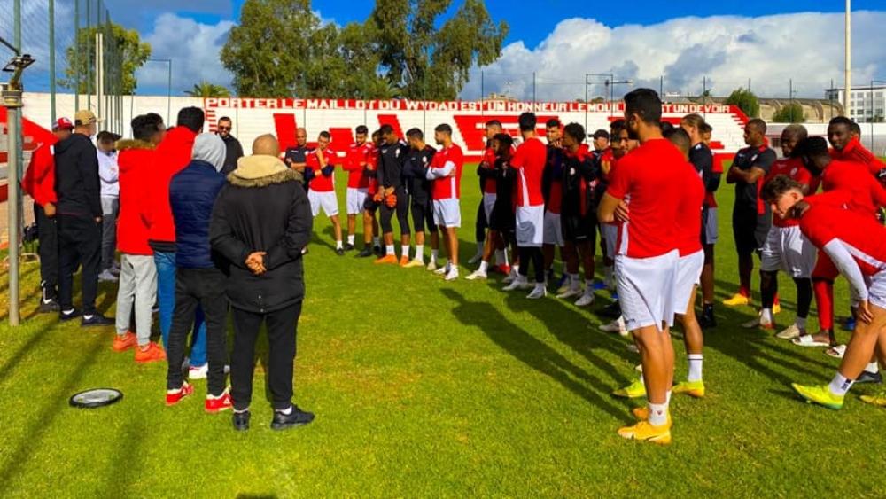 "الوينرز" يشحد همم لاعبي الوداد ويطالب المناصرين بالكف عن حملات السب والشتم التي لا تخدم مستقبل النادي