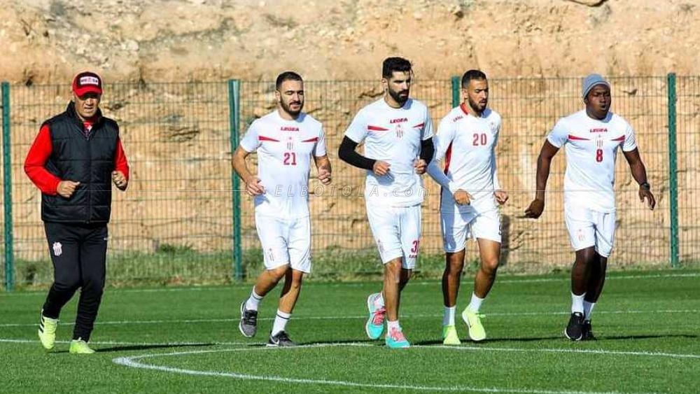 قائمة حسنية أكادير لمواجهة اتحاد طنجة تعرف غياب "7 أسماء" بسبب الإصابة وعدم الجاهزية