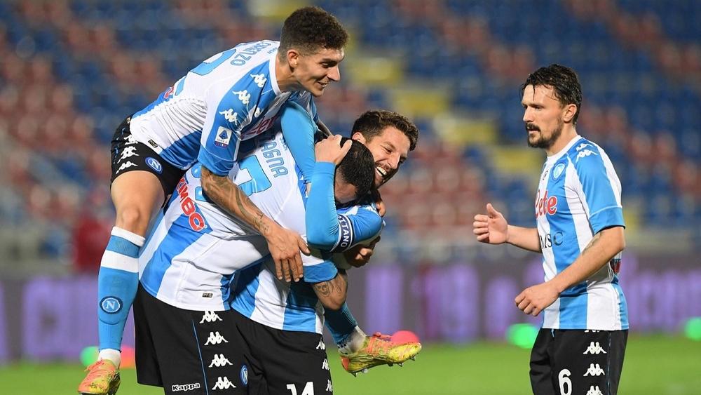 نابولي يهزم كروتوني بـ"رباعية" ويواصل احتلال المركز الثالث