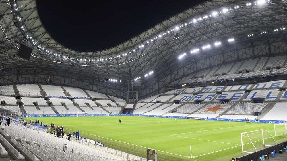 الحكومة الفرنسية تحدد موعدا لعودة الجماهير إلى الملاعب