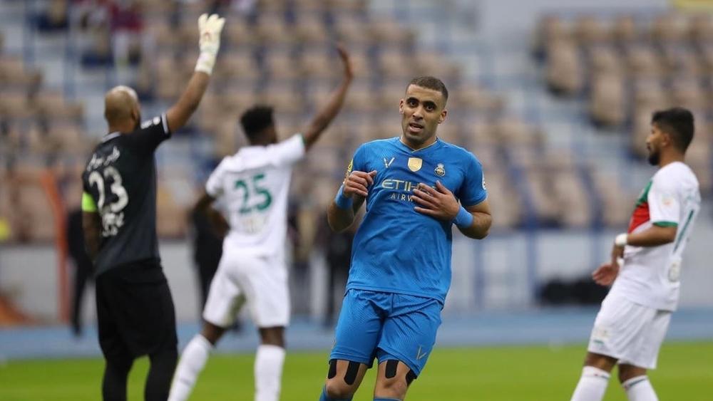 حمدالله يهدر ركلتي جزاء متتاليتين للمرة الأولى في مسيرته