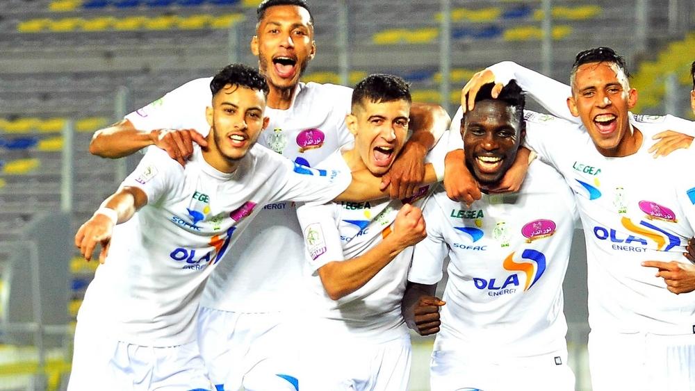 "ملياردير مغربي" يُبدي نيته في الترشح لرئاسة الرّجاء ويربط اتصاله بالزيات وأوزال