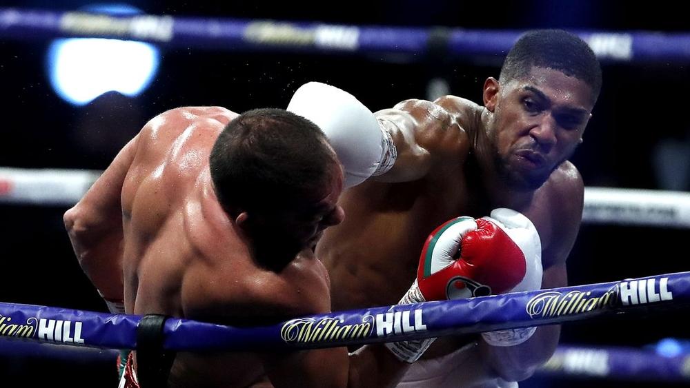 البريطاني جوشوا يهزم البلغاري بوليف بالضربة القاضية في الوزن الثقيل