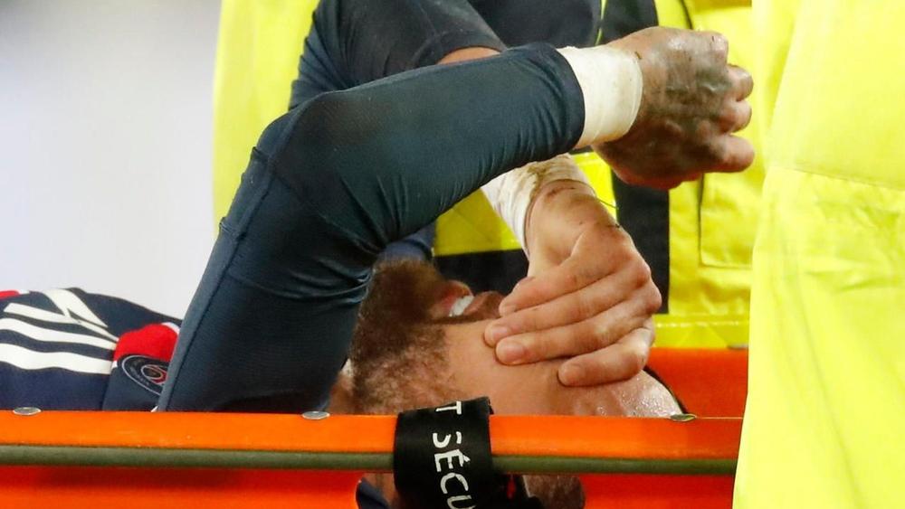 بعد أن أوقعته القرعة في مواجهة برشلونة.. سان جيرمان "يأمل" عودة نيمار قبل شهر فبراير القادم!