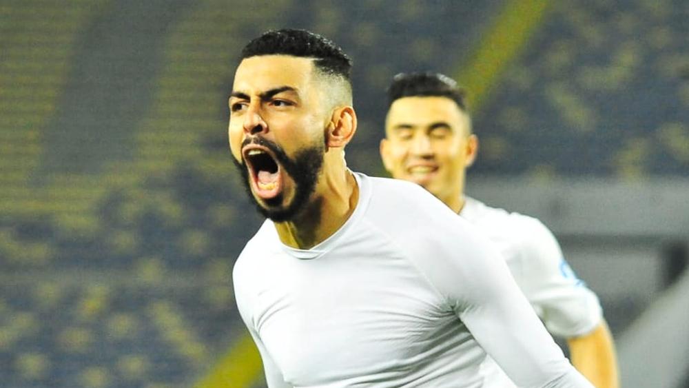 جماهير الرجاء تبارك عودة بنحليب وتتوجه "نسرا" لمباراة مولودية وجدة