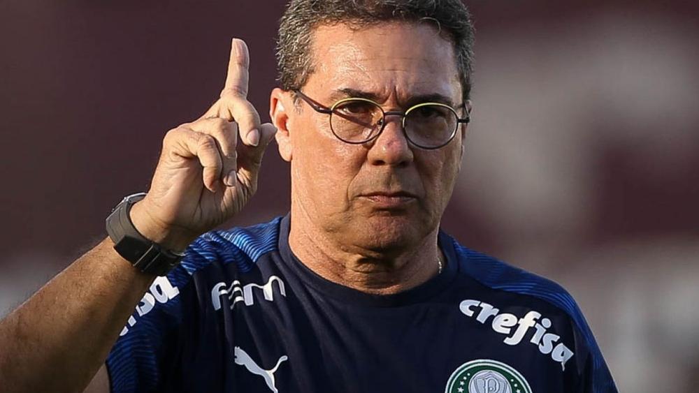 نقل المدرب السابق للبرازيل وريال مدريد إلى المستشفى بسبب "كورونا"