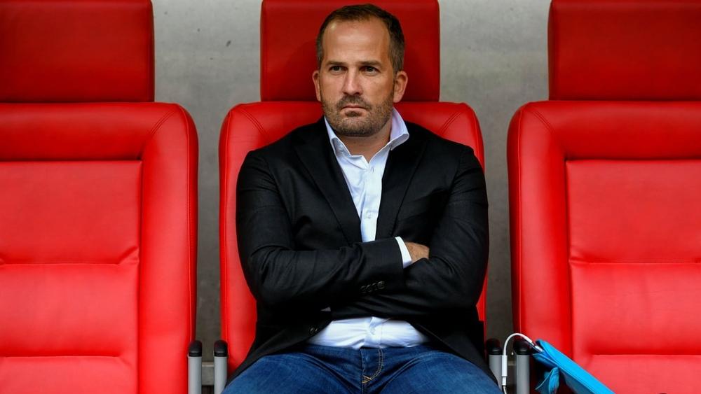 شالكه يعتزم الإعلان عن إقالة مدربه مانويل باوم