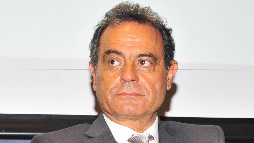 الأندلسي يجتمع بلاعبي الرجاء في "الوازيس" قبل سفرهم لمواجهة نهضة بركان