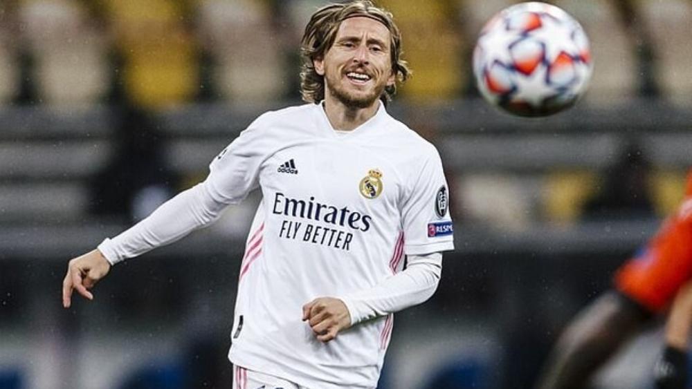 مورينيو يتفاوض مع لوكا مودريتش لإقناعه بالعودة لتوتنهام