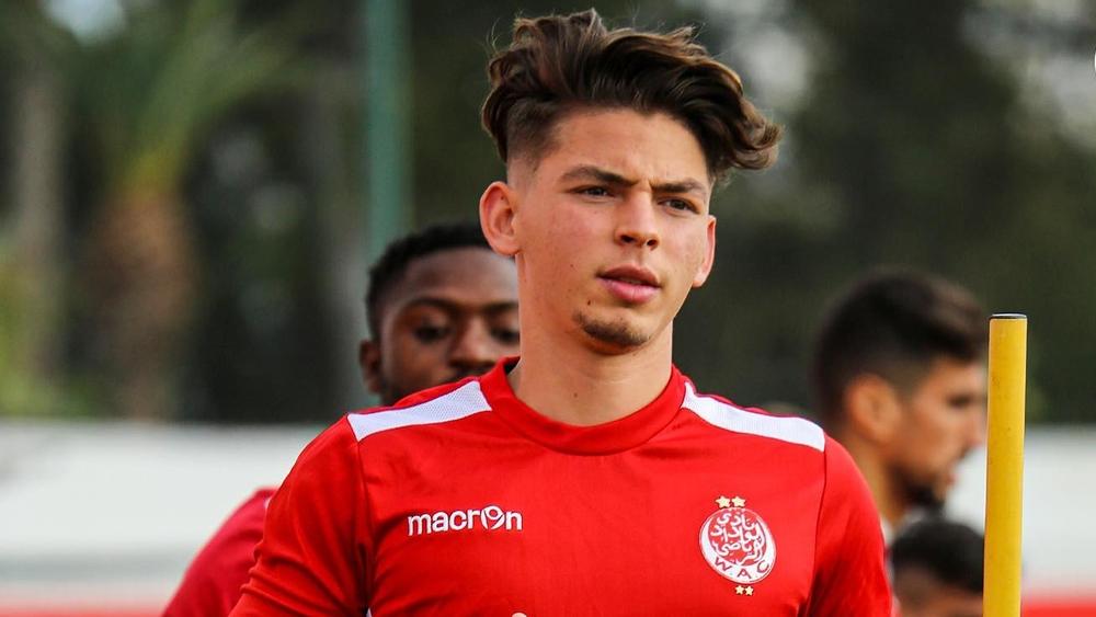 كركاش يفند "الشائعات" و يؤكد خلو جسمه من فيروس "كورونا" و مرافقته لبعثة الوداد من مالي