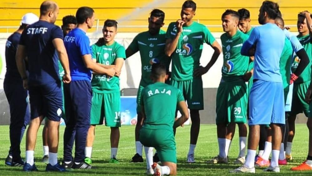 "الكاف" يعين طاقما تحكيميا من الجزائر لقيادة مباراة الرجاء الرياضي وتونغيث السنغالي