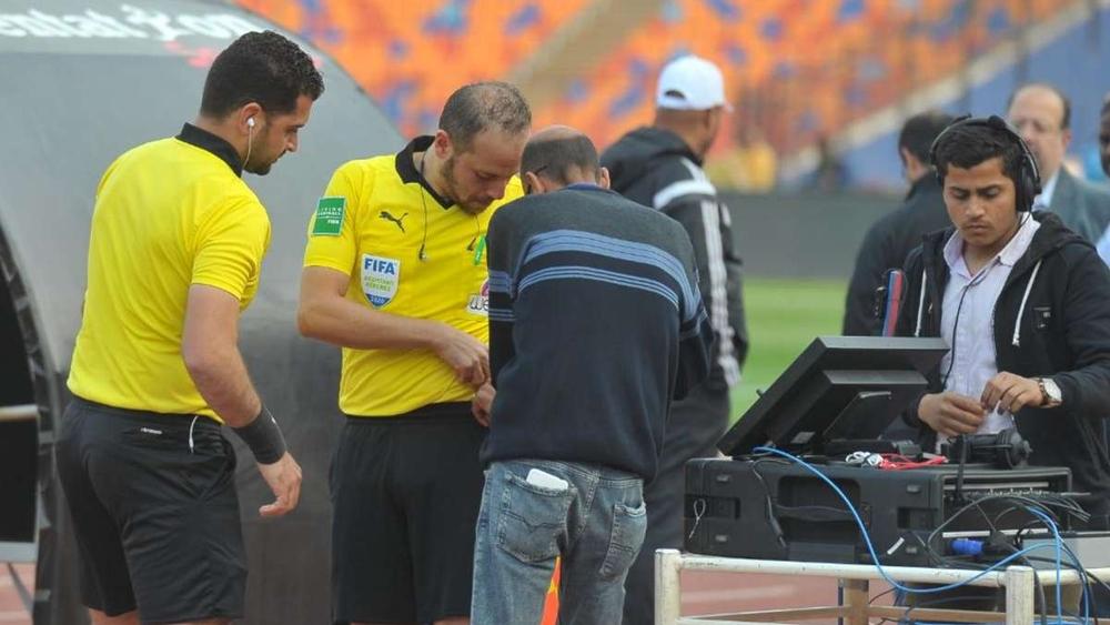 رغم المشاكل الفنية.. تقنية الـ"VAR" مستمرة في الدوري المصري