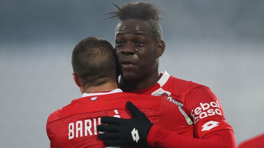 بعد 9 أشهر من "البطالة".. بالوتيلي يظهر من جديد في "السيري ب" ويسجل في أول مباراة له مع فريقه الجديد "مونزا"!