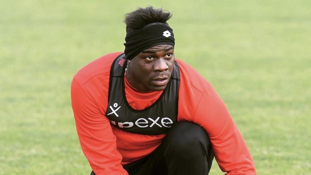 بالوتيلي سيتقاضى 220 ألف يورو سنويا.. نفس الراتب كان يحصل عليه مع ليفربول في 15 يوما فقط!