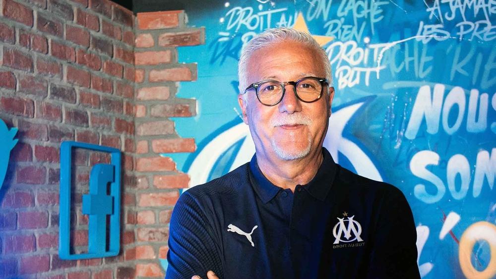 بعد اتهامه بفسخ عقود لاعبيْن جزائرييْن.. المغربي ناصر لارغيت يوضح: "خيثر وبعلوج لم يحترما القوانين وسبق لي أن فسخت عقد لاعب مغربي!"