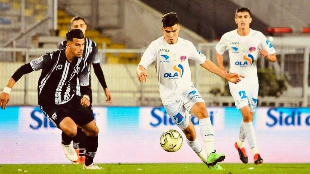 الطاهري لاعب "الواف" بعد السقوط أمام الرجاء: "قدَّمنا مباراة في المستوى وواجهنا فريقاً عالمياً"